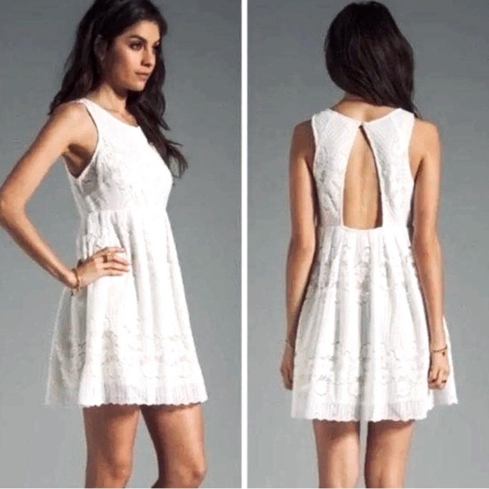 🎉HP🎉 Floral , lacey ROCCO dress